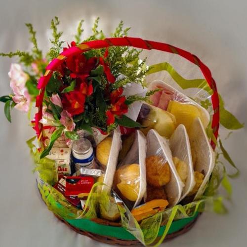 Cesta de Café da Manhã Tradicional